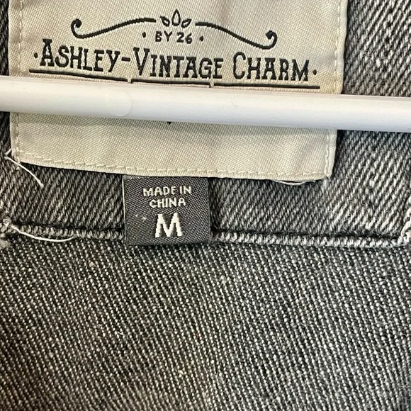 Distressed Grey Cropped Jean Jacket - Women - Picture 3 of 4